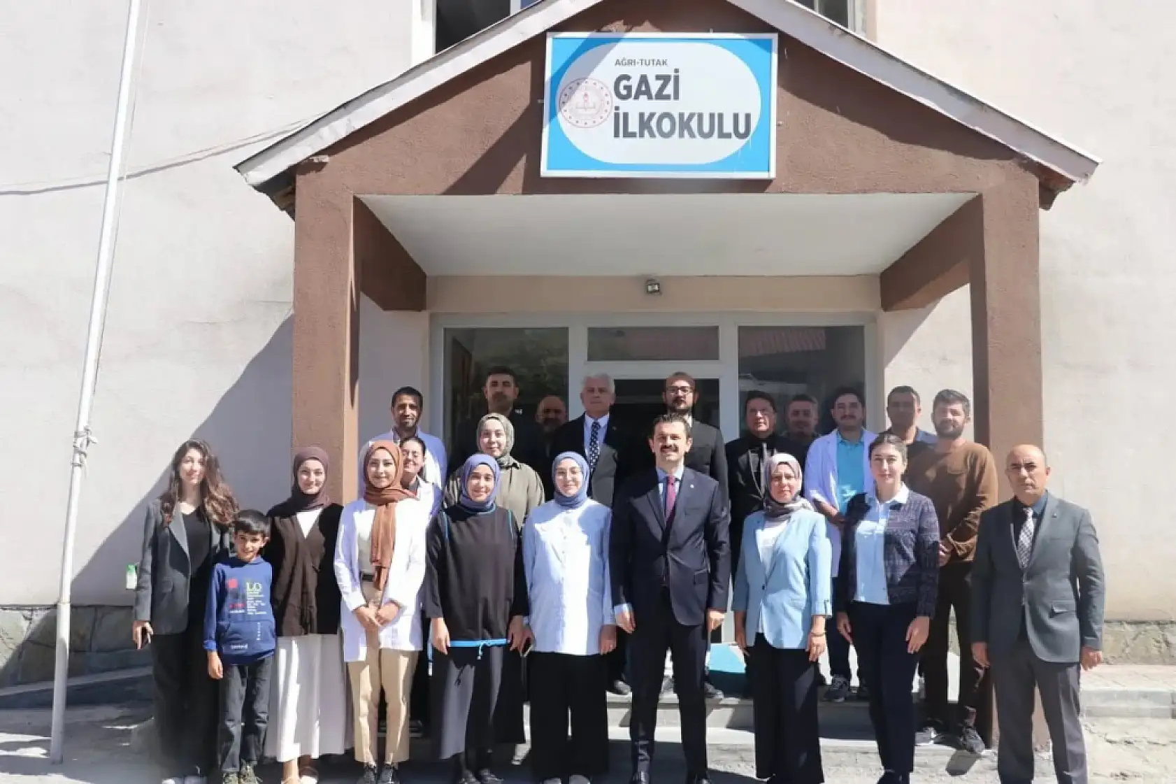 Tutak Kaymakamı Coşkun'a öğrencilerden sımsıcak karşılama