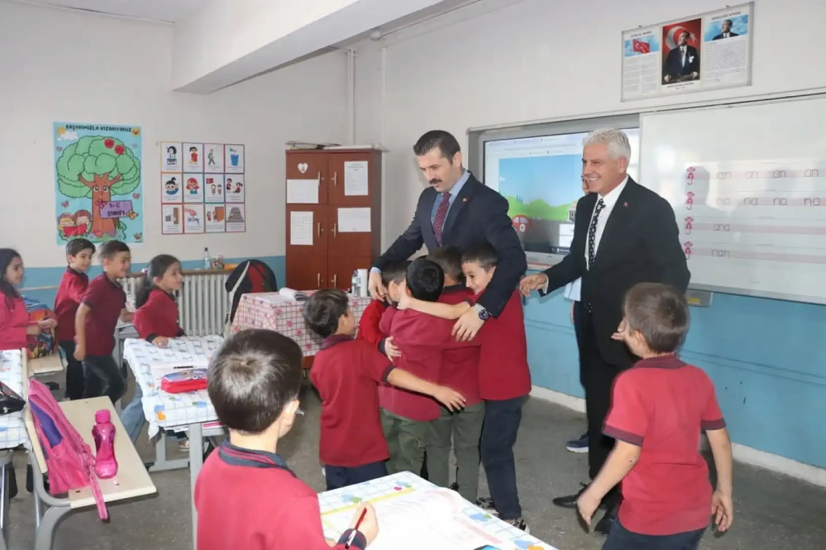 Tutak Kaymakamı Coşkun'a öğrencilerden sımsıcak karşılama