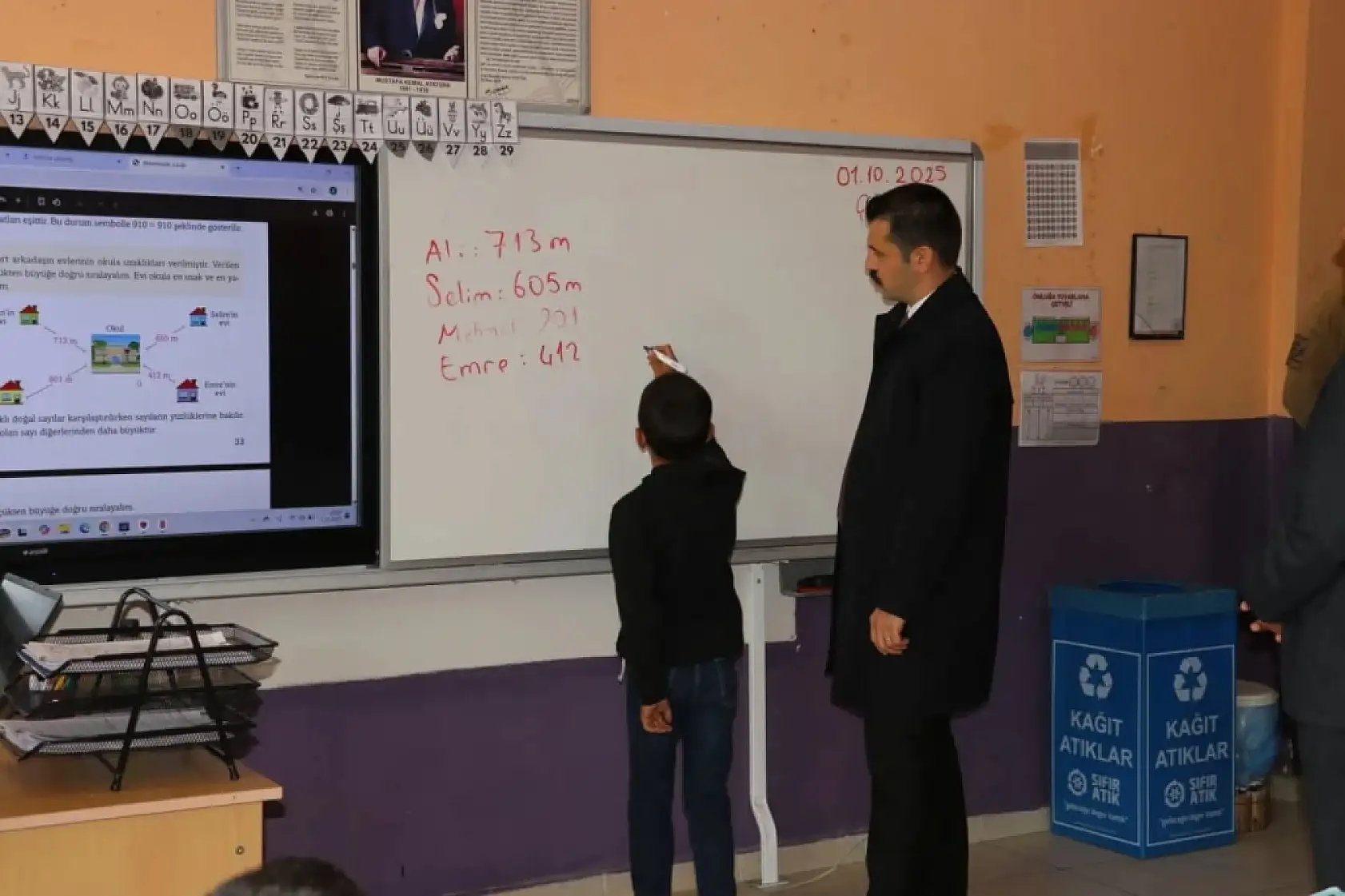 Tutak Kaymakamı Coşkun çocukların güler yüzüne ortak oldu