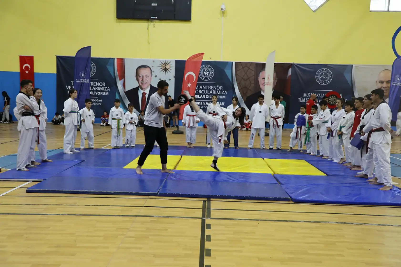 Ağrı'da sporun gönüllü kahramanları sahneye çıktı