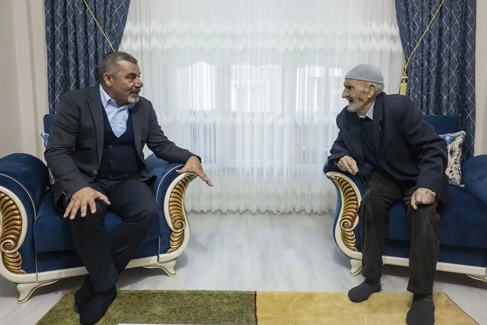 85 yaşındaki Selahattin Amca Ağrı Spor'un gönül misafiri oldu