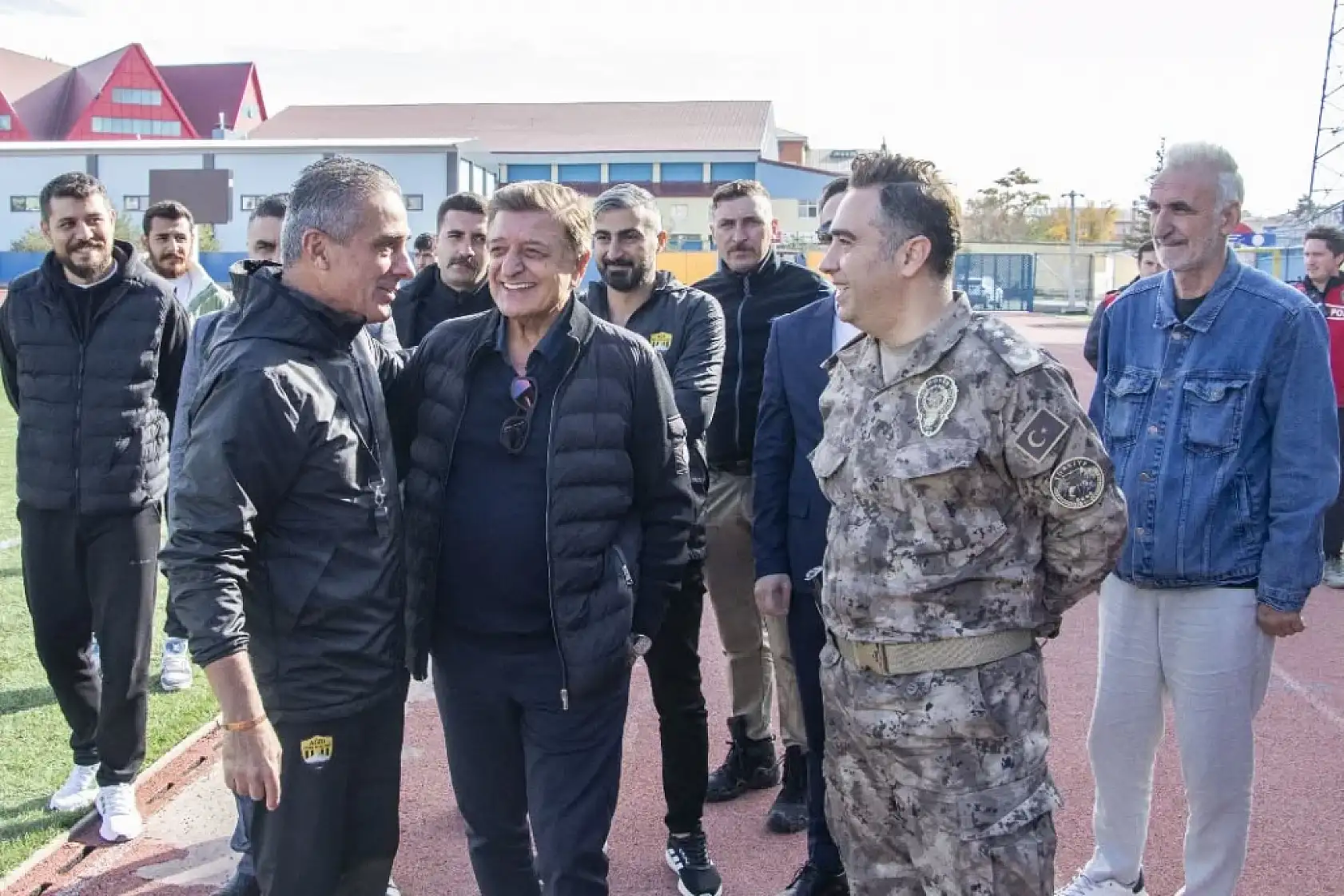 Yılmaz Vural ve Emniyet Müdürü Önder'den Ağrı Spor'a ziyaret