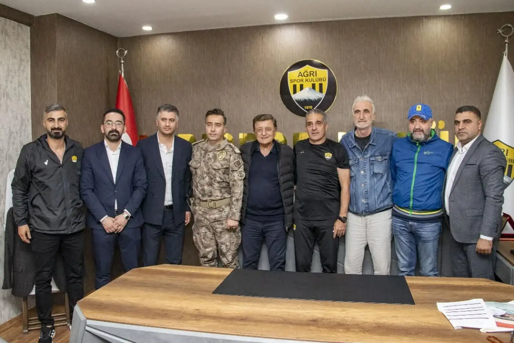 Yılmaz Vural ve Emniyet Müdürü Önder'den Ağrı Spor'a ziyaret