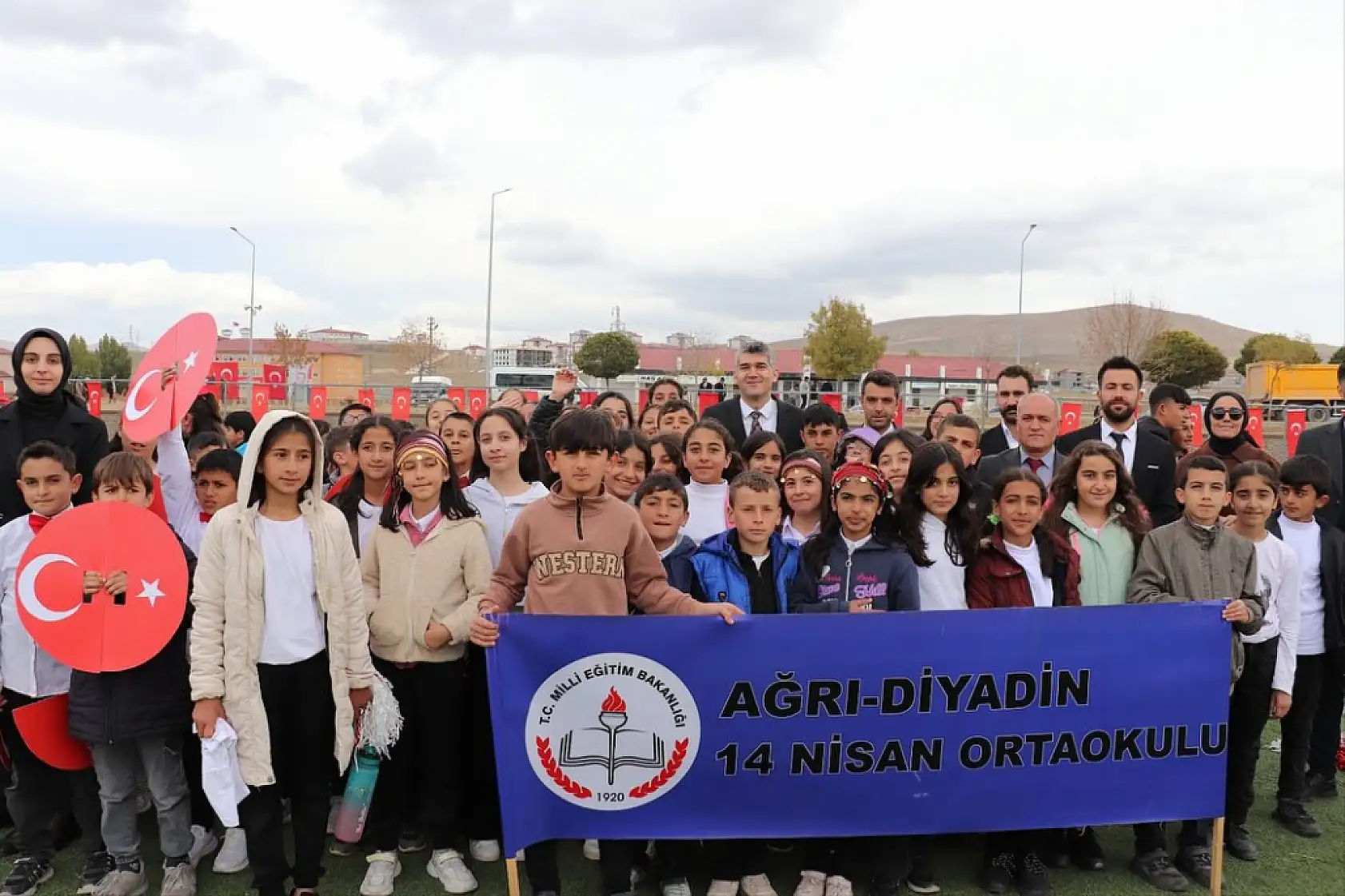 Cumhuriyet Bayramı Diyadin'de öğrencilerle coşkuyla kutlandı