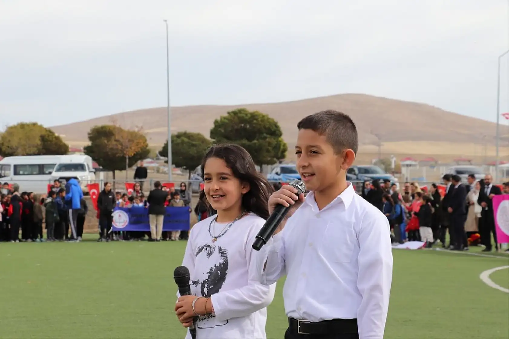 Cumhuriyet Bayramı Diyadin'de öğrencilerle coşkuyla kutlandı