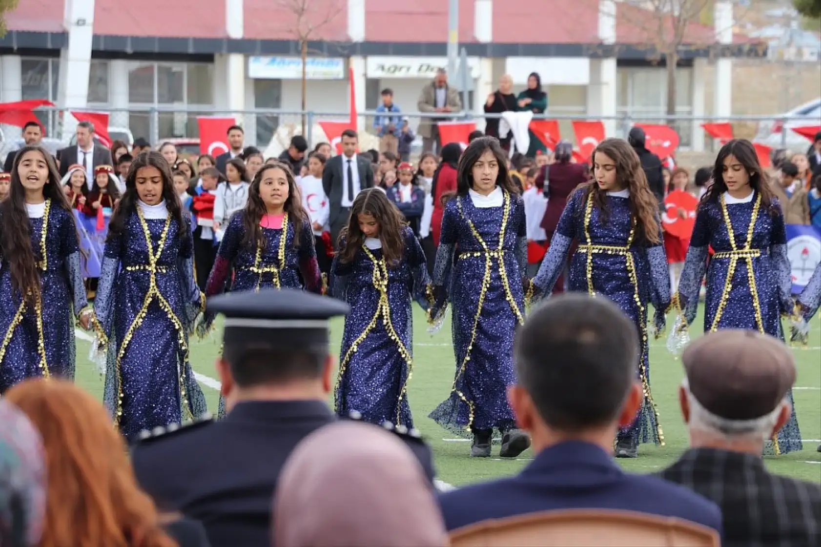 Cumhuriyet Bayramı Diyadin'de öğrencilerle coşkuyla kutlandı