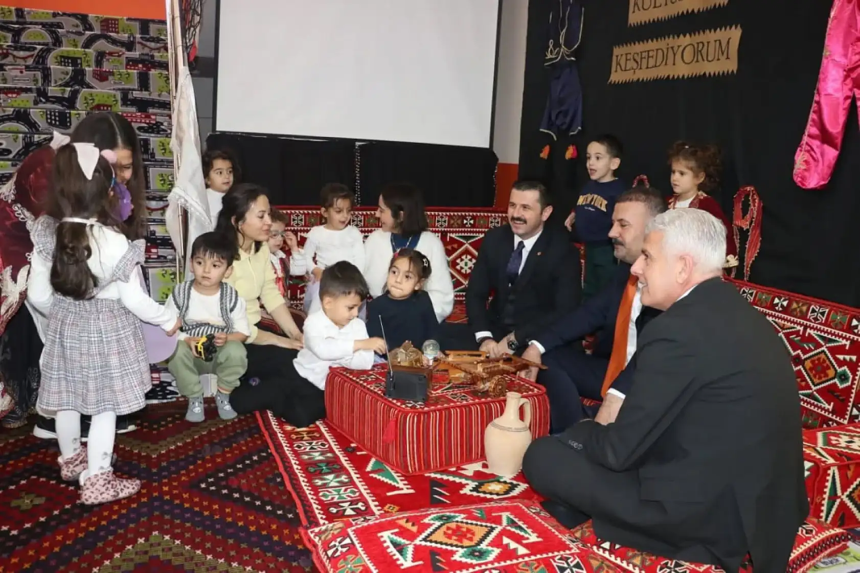 Tutum, Yatırım ve Türk Malları Haftası Tutak'ta teknoloji fuarına dönüştü