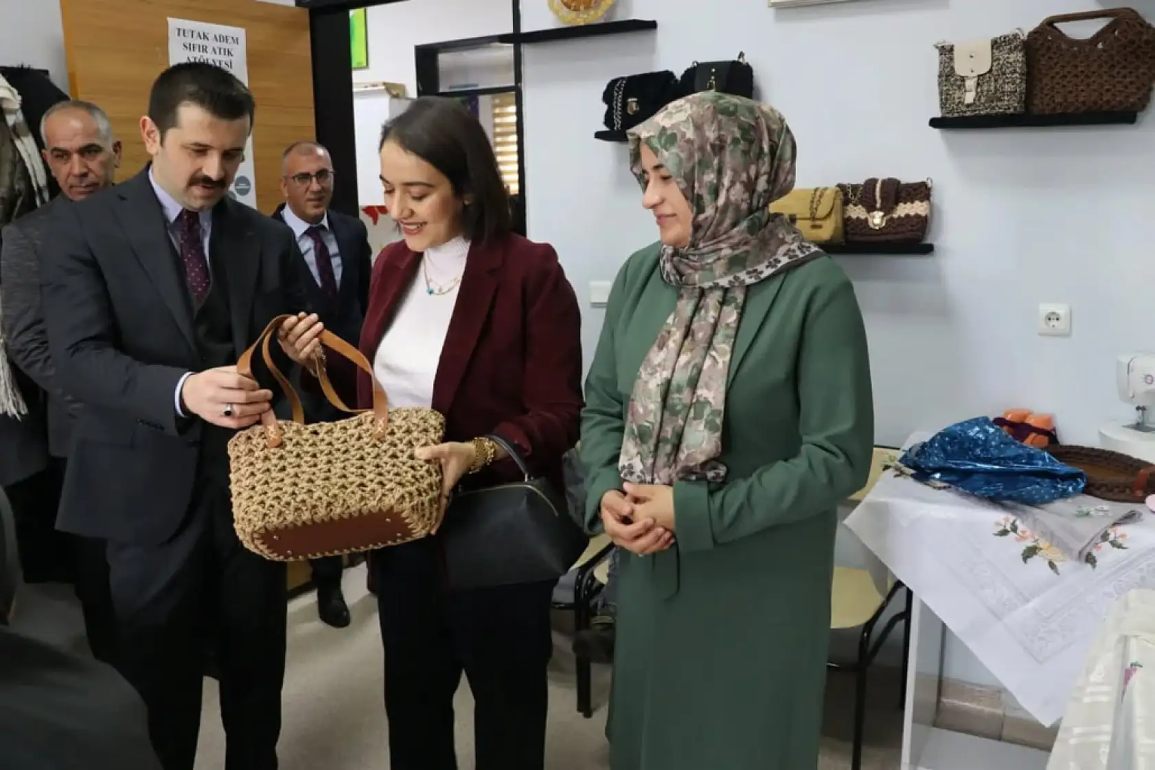 Tutak Kaymakamı Coşkun, Aile Destek Merkezi'ndeki çalışmalar hakkında bilgi aldı