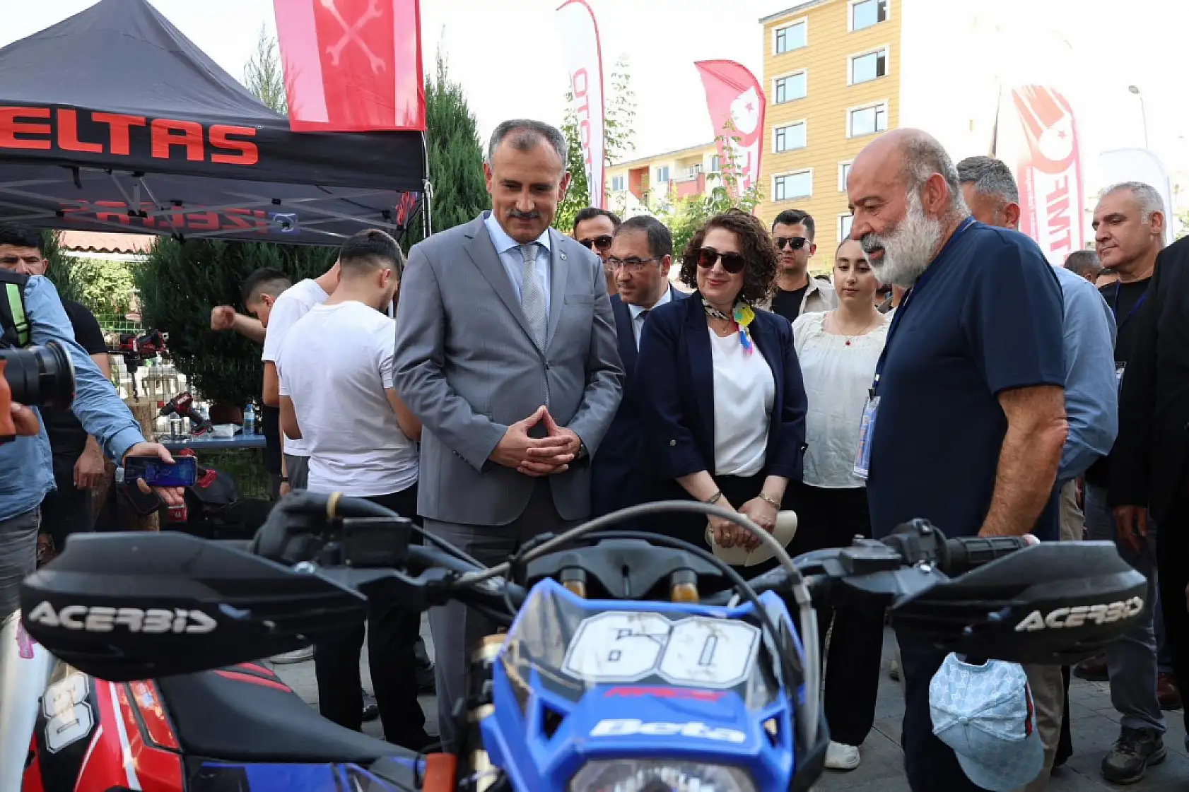 Ağrı'da şampiyona heyecanı! Motosiklet gösterisi nefes kesti