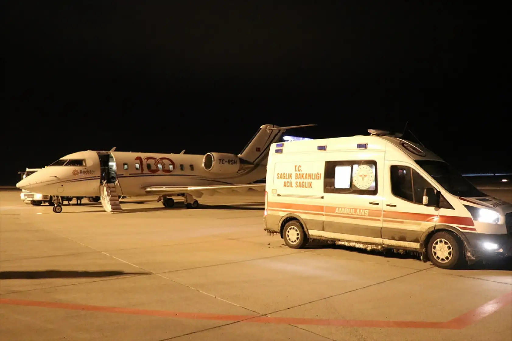 Ağrı'dan Malatya'ya ambulans uçakla hayati nakil!
