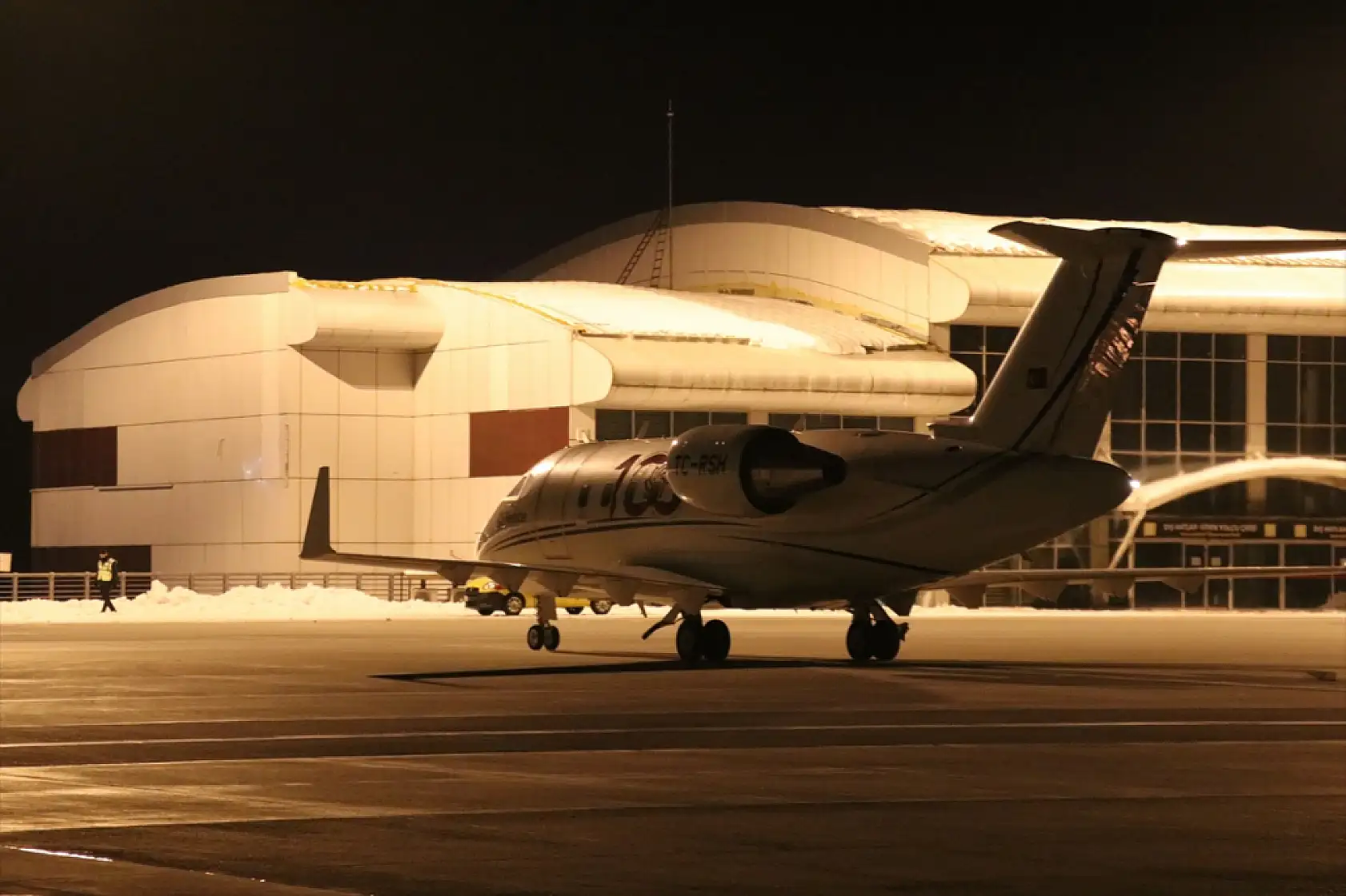 Ağrı'dan Malatya'ya ambulans uçakla hayati nakil!