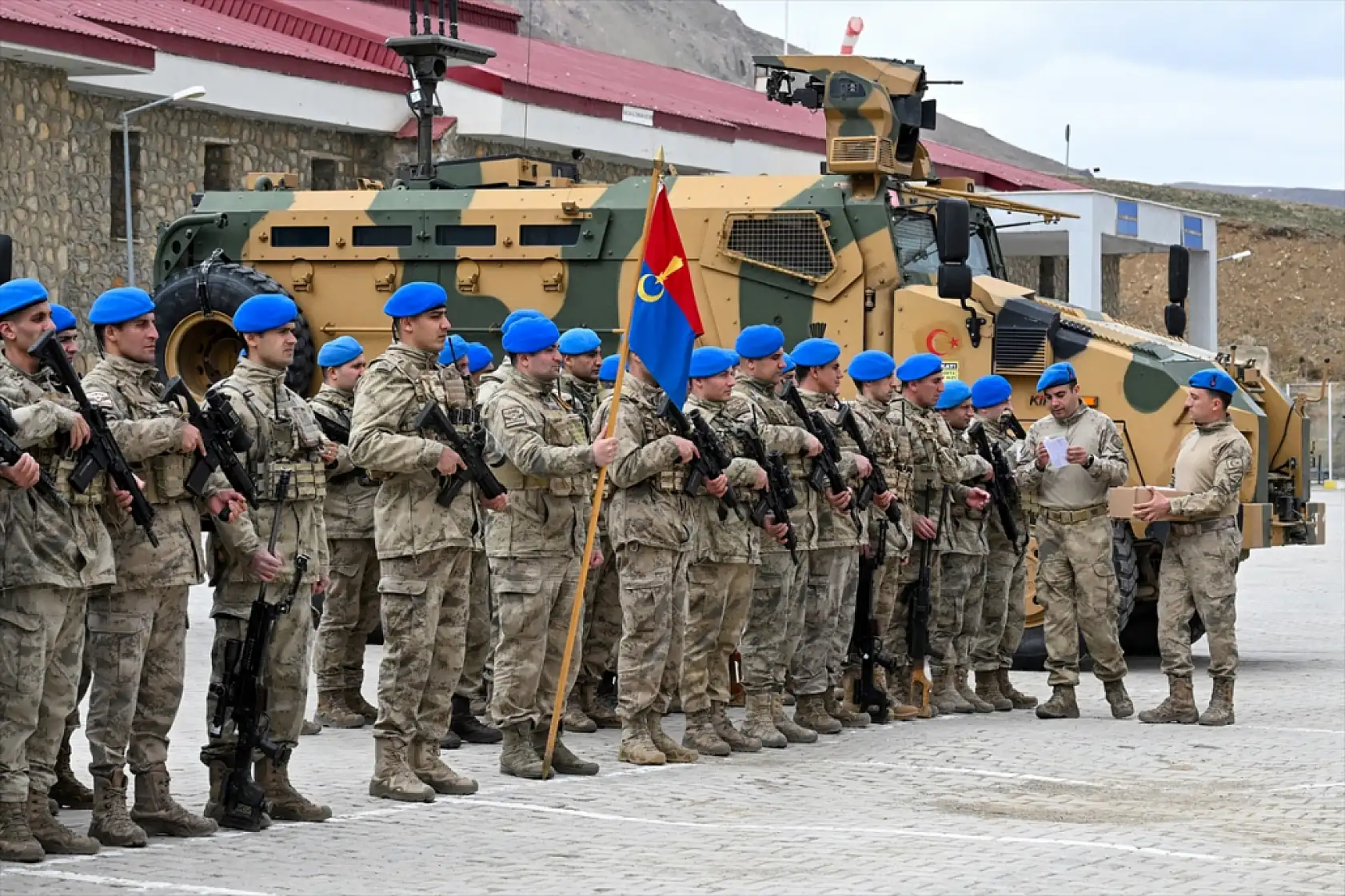 Minik öğrencilerden Mehmetçik'e bayram sürprizi!