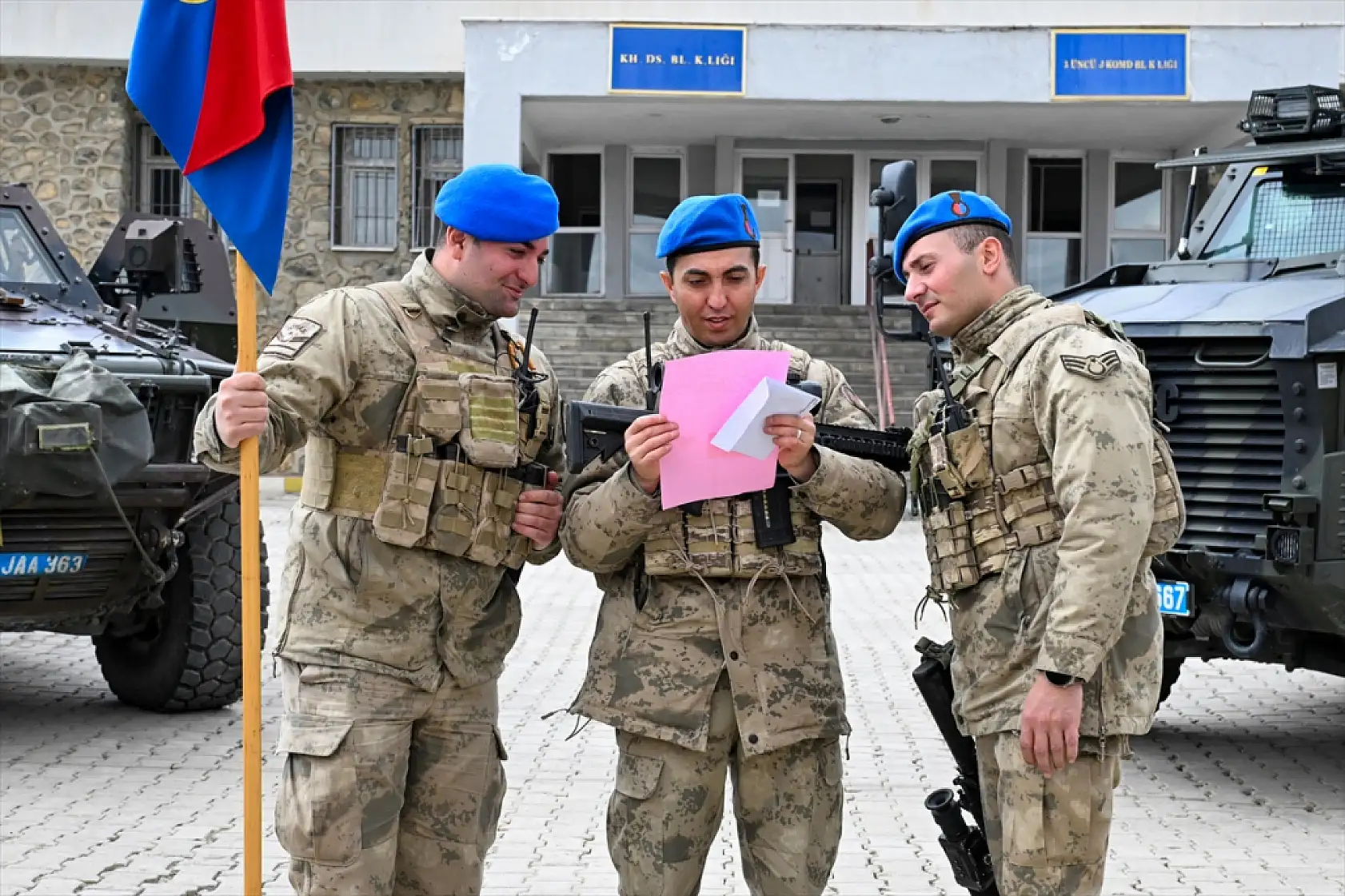 Minik öğrencilerden Mehmetçik'e bayram sürprizi!