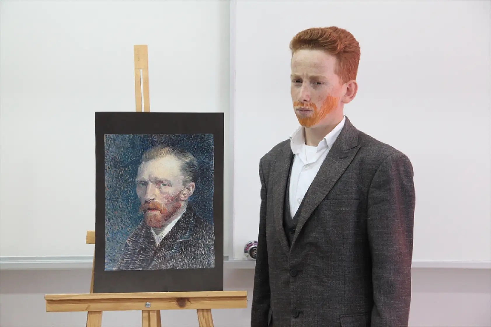 Frida, Van Gogh ve Vermeer okul koridorlarında canlandı
