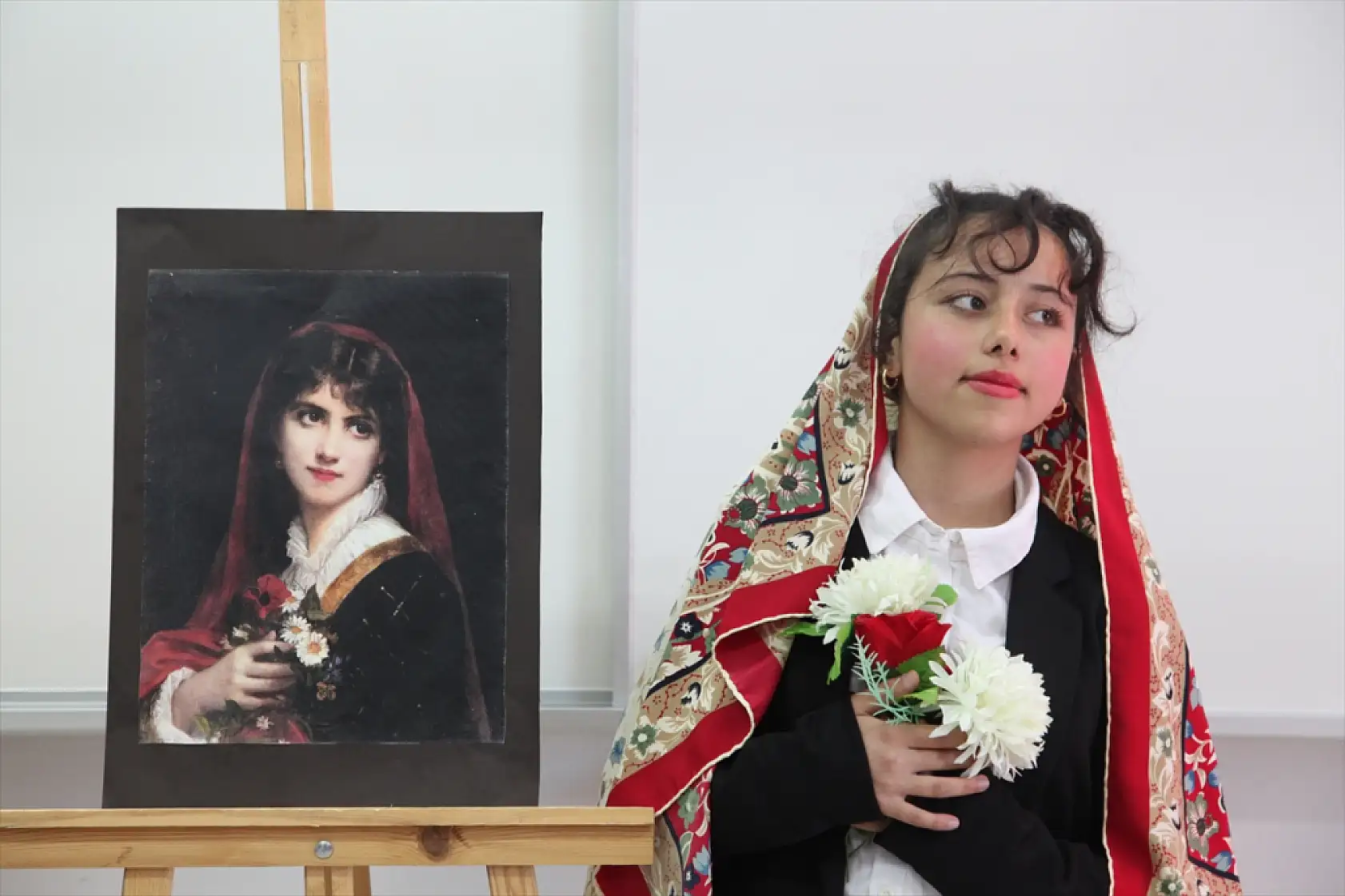 Frida, Van Gogh ve Vermeer okul koridorlarında canlandı