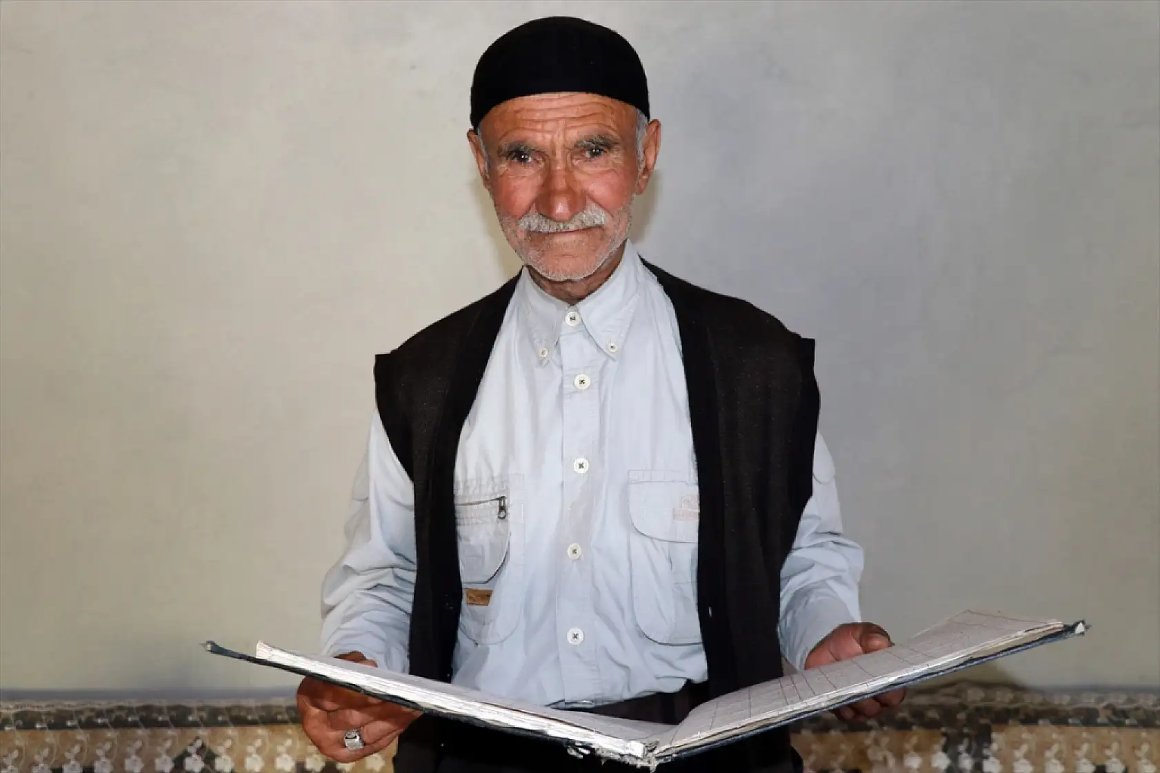 Her satırda bir gün: Ağrı'nın ulu çınarı 60 yıldır yazıyor