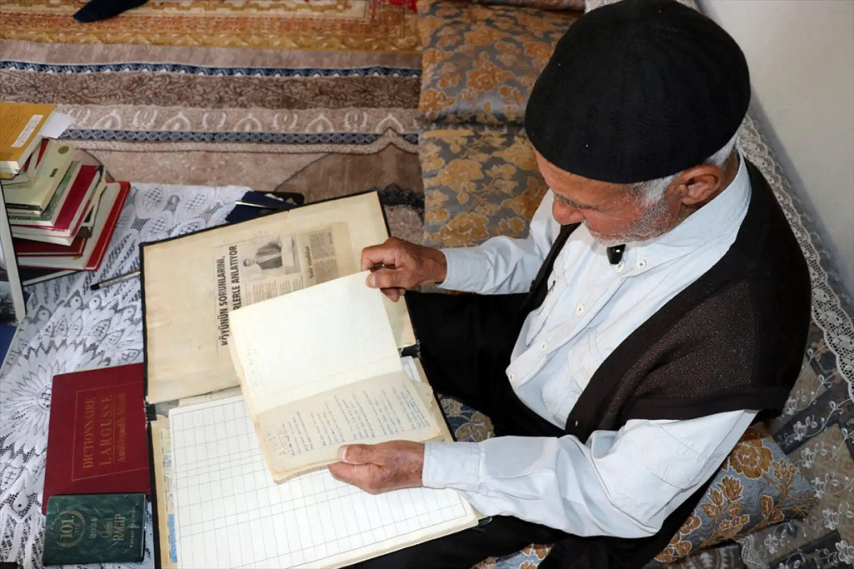 Her satırda bir gün: Ağrı'nın ulu çınarı 60 yıldır yazıyor