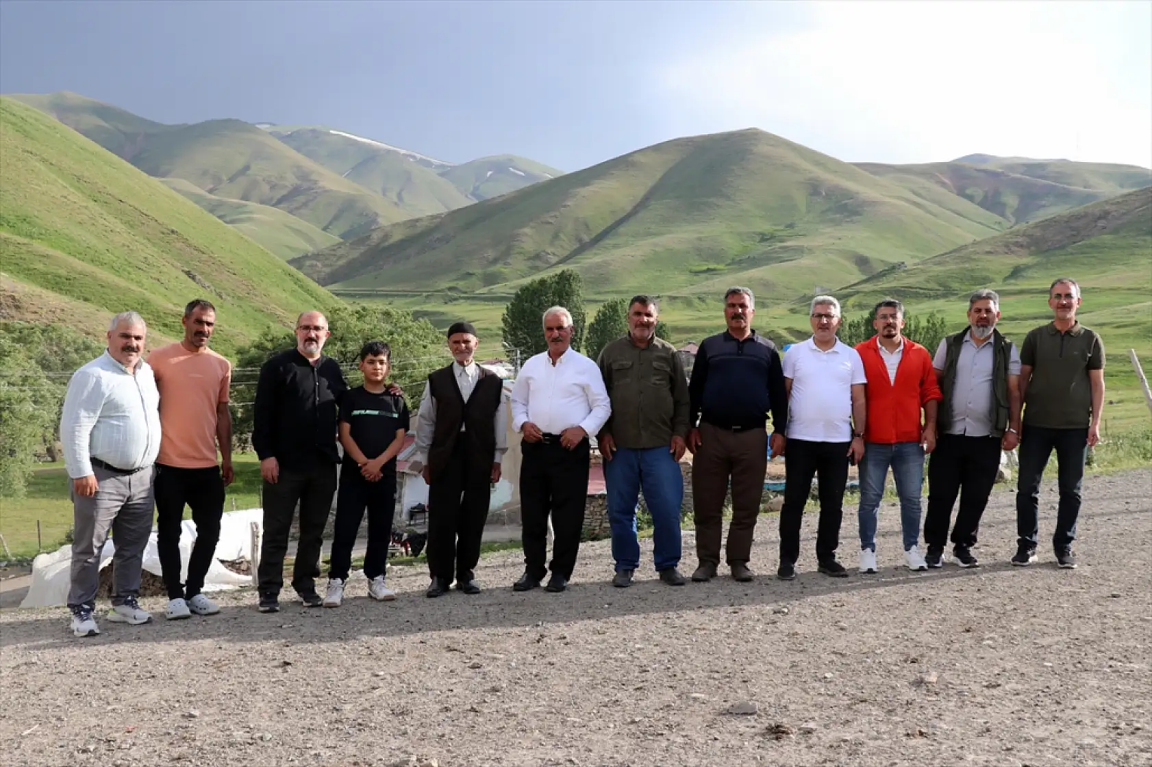 Her satırda bir gün: Ağrı'nın ulu çınarı 60 yıldır yazıyor