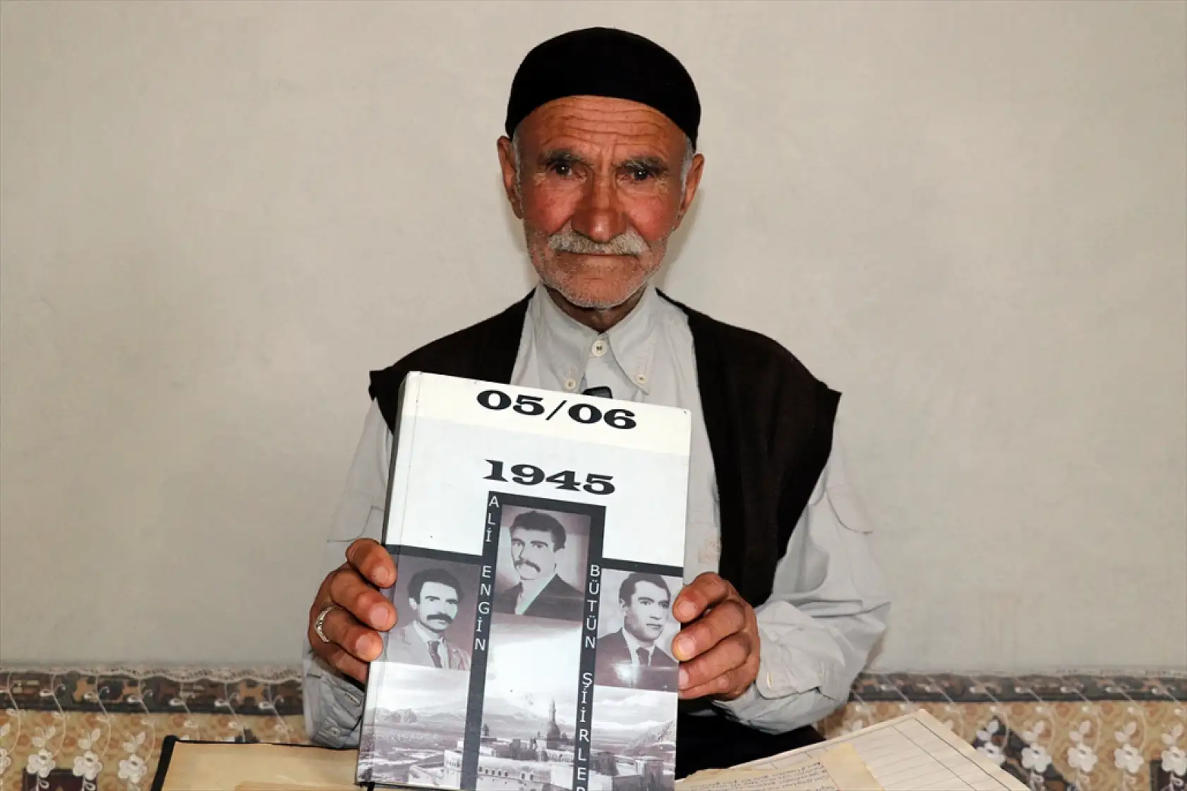 Her satırda bir gün: Ağrı'nın ulu çınarı 60 yıldır yazıyor