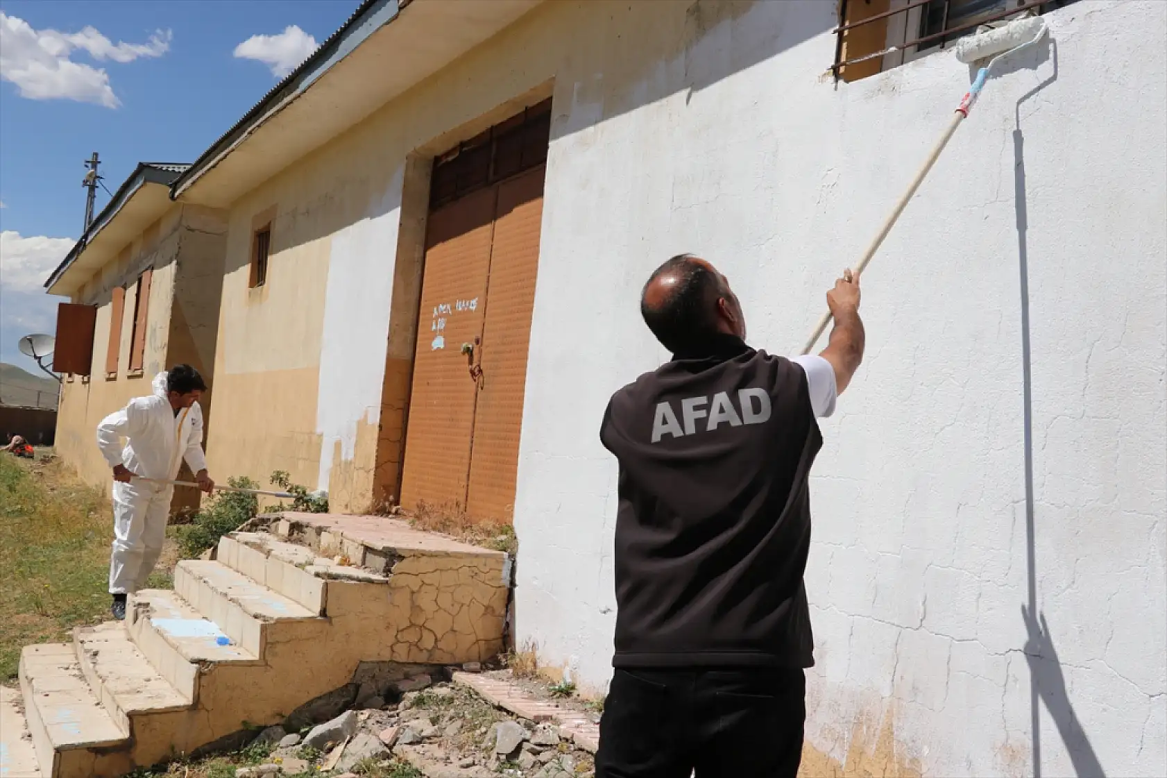 Ağrı AFAD gönüllüleri köy okulunu baştan sona yeniledi