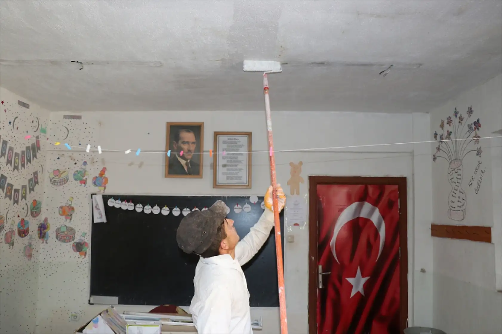 Ağrı AFAD gönüllüleri köy okulunu baştan sona yeniledi