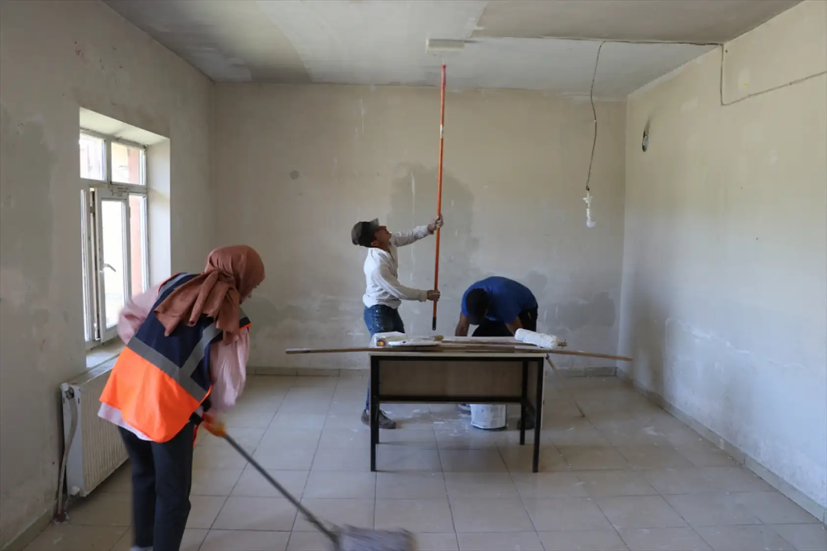 Ağrı AFAD gönüllüleri köy okulunu baştan sona yeniledi