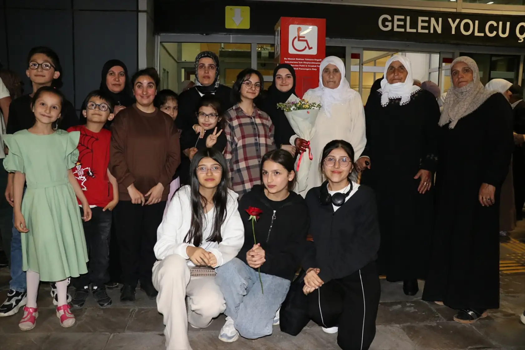 Kutsal topraklardan dönen hacılar Ağrı'da sevinçle karşılandı