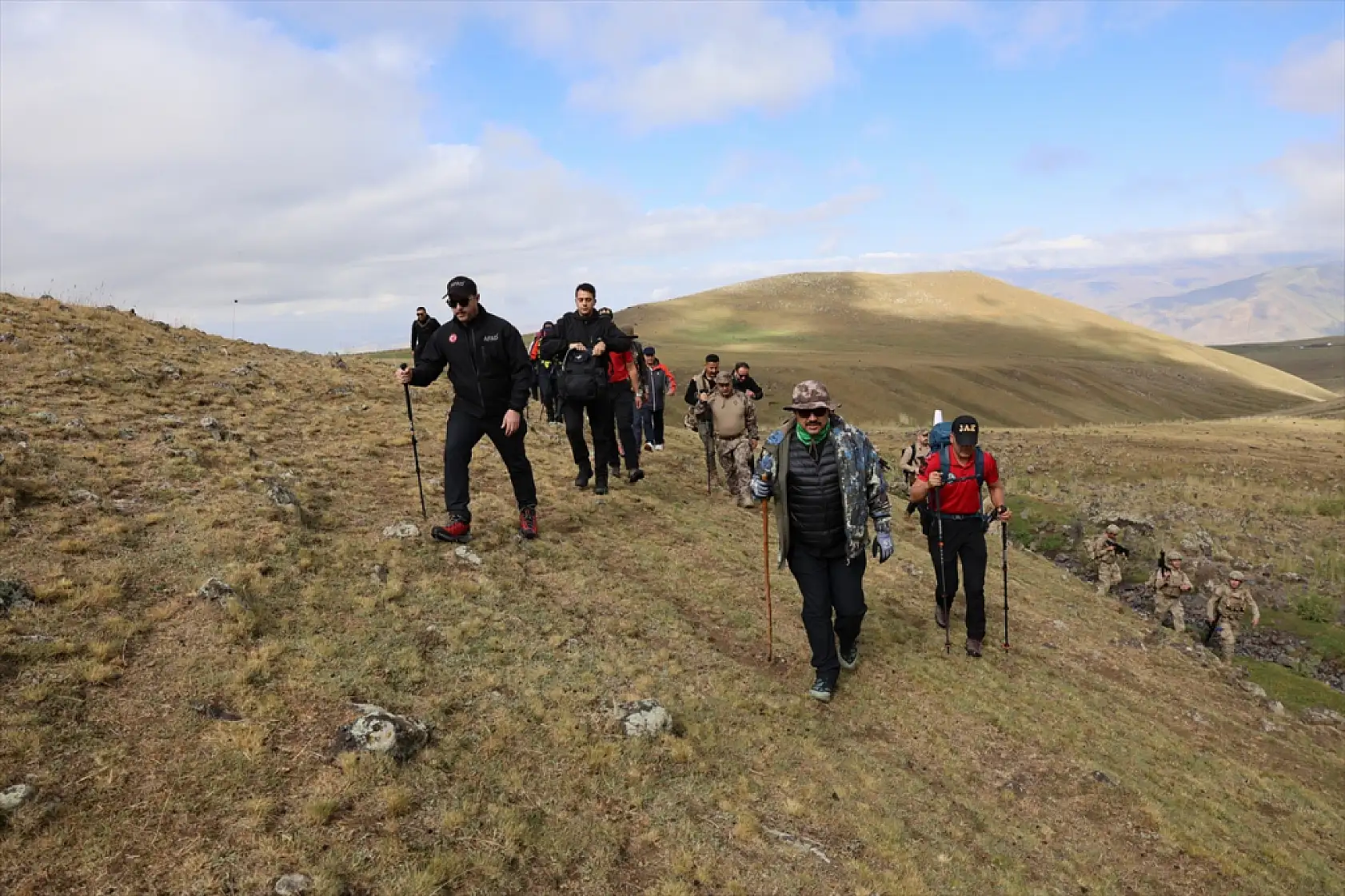 Ağrı Dağı'nda doğa yürüyüşü: Vali Turan'dan turizm vurgusu