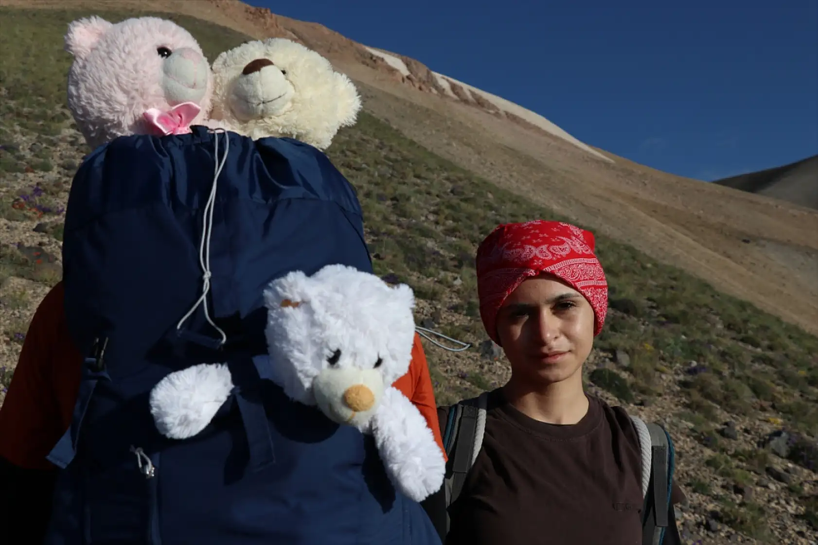 Genç dağcı Meryem bu kez Süphan Dağı'nda zirveye ulaştı