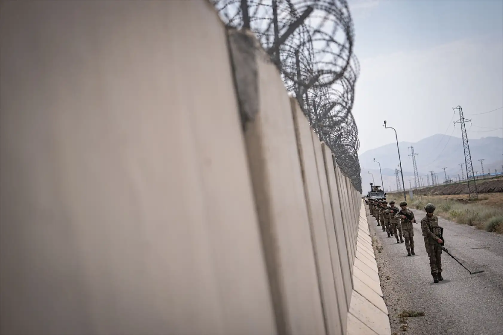 Mehmetçik'in teknolojik kalkanı Ağrı hududunda kuş uçurtmuyor