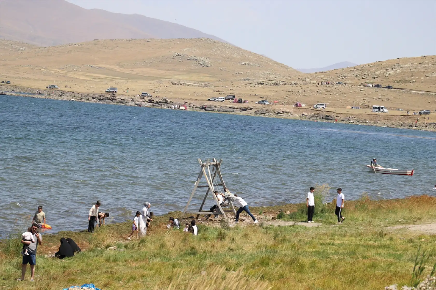 Balık Gölü yaz sıcağında serinliğin adresi oldu