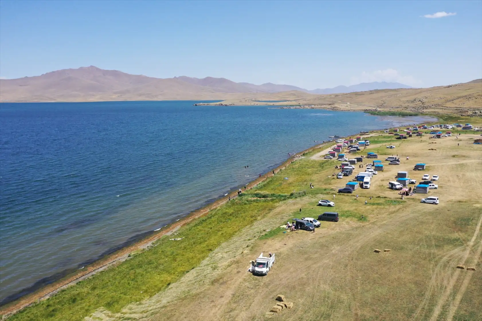 Balık Gölü yaz sıcağında serinliğin adresi oldu