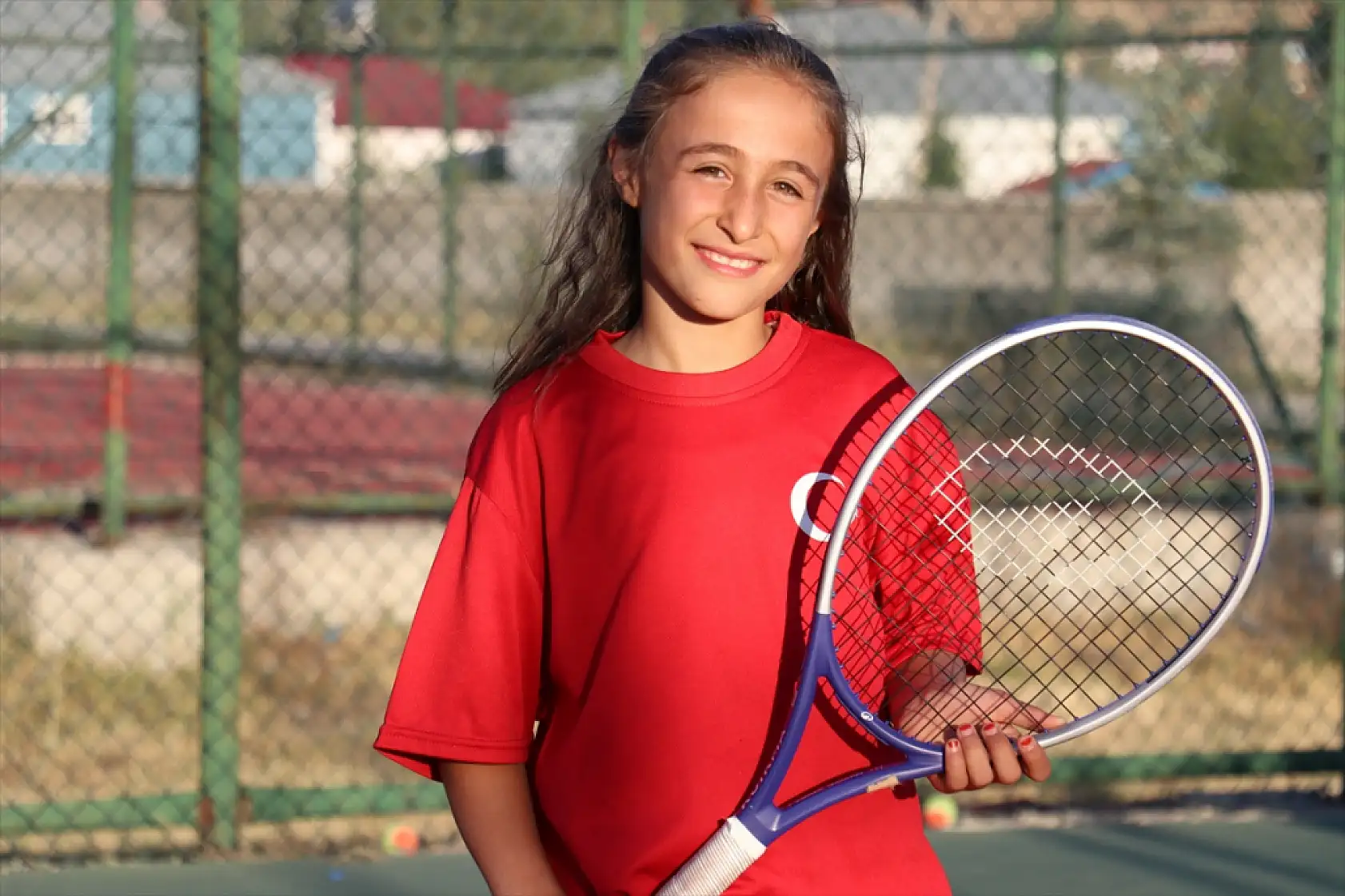 Tutaklı minikler kortlarda başarıya koşuyor