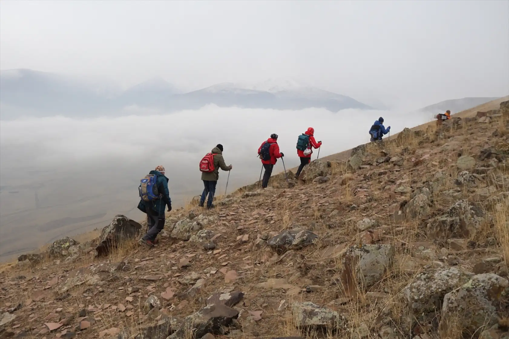 Aras Dağları'nda kar ve sis buluştu