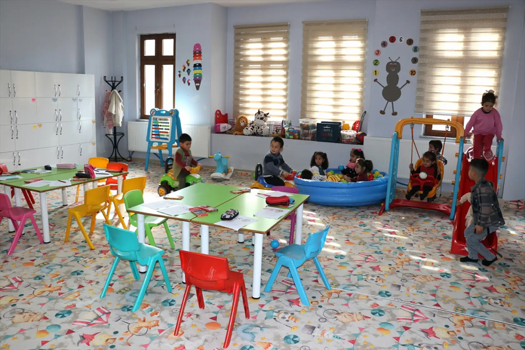 Ağrı'da kadınlar kış aylarında ADEM kurslarıyla meslek sahibi oluyor