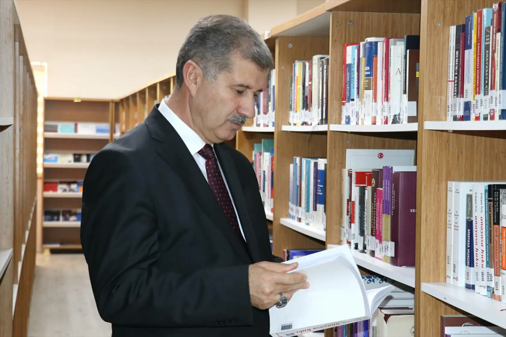 Ağrı'da İshak Paşa Sarayı esintili kütüphane günde 3 bin ziyaretçiyi ağırlıyor