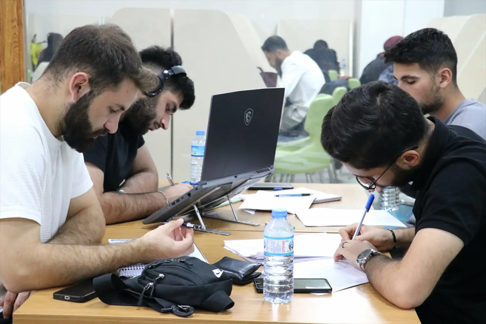 Ağrı'da İshak Paşa Sarayı esintili kütüphane günde 3 bin ziyaretçiyi ağırlıyor