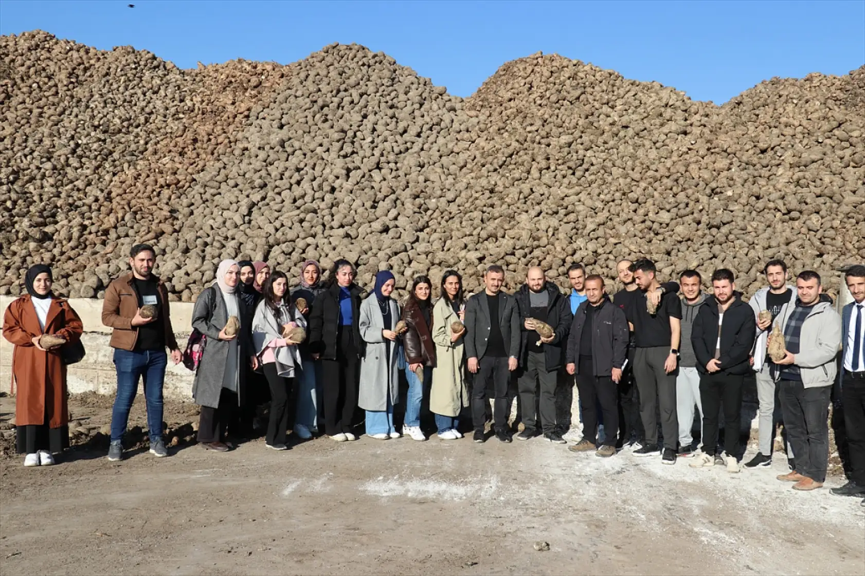 Ağrı'da Coğrafya öğrencileri şeker üretimini yerinde gözlemledi