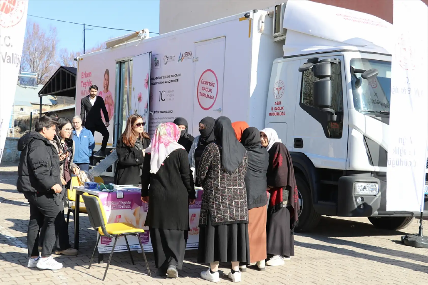 Gezici tarama aracıyla Ağrı köylerinde ücretsiz kanser taraması yapılıyor