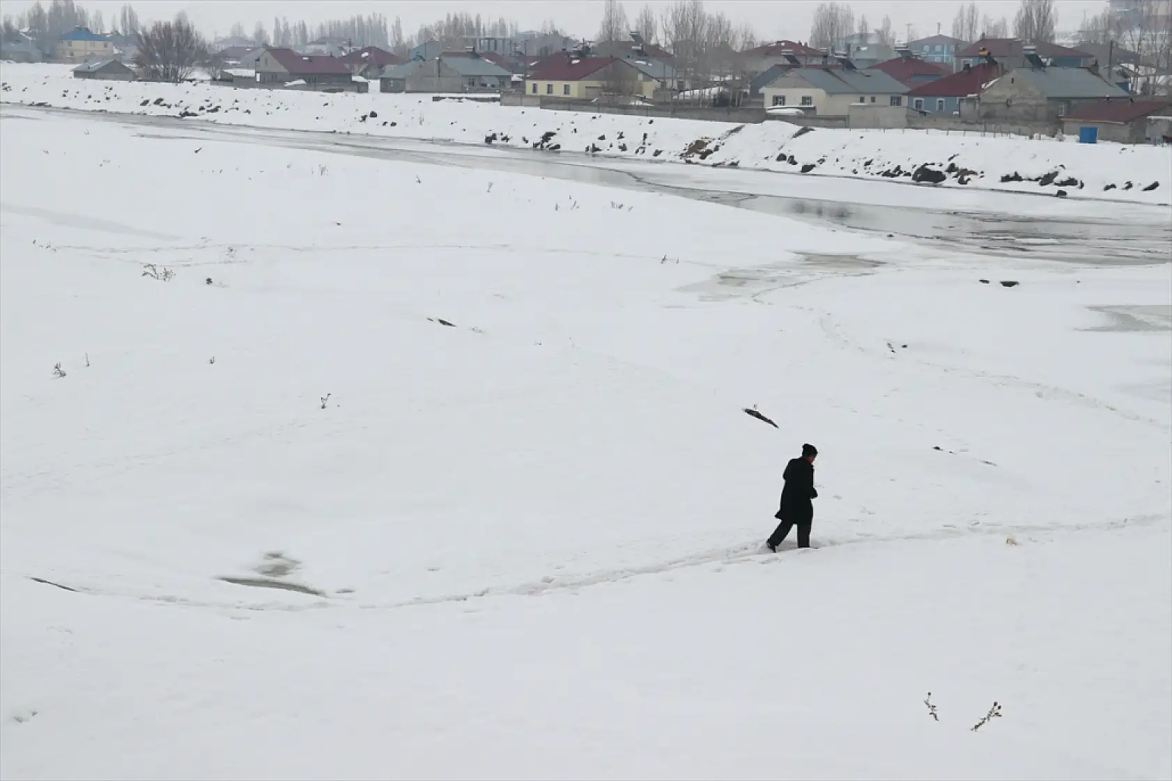 Kış Ağrı'yı esir aldı, nehirler dondu