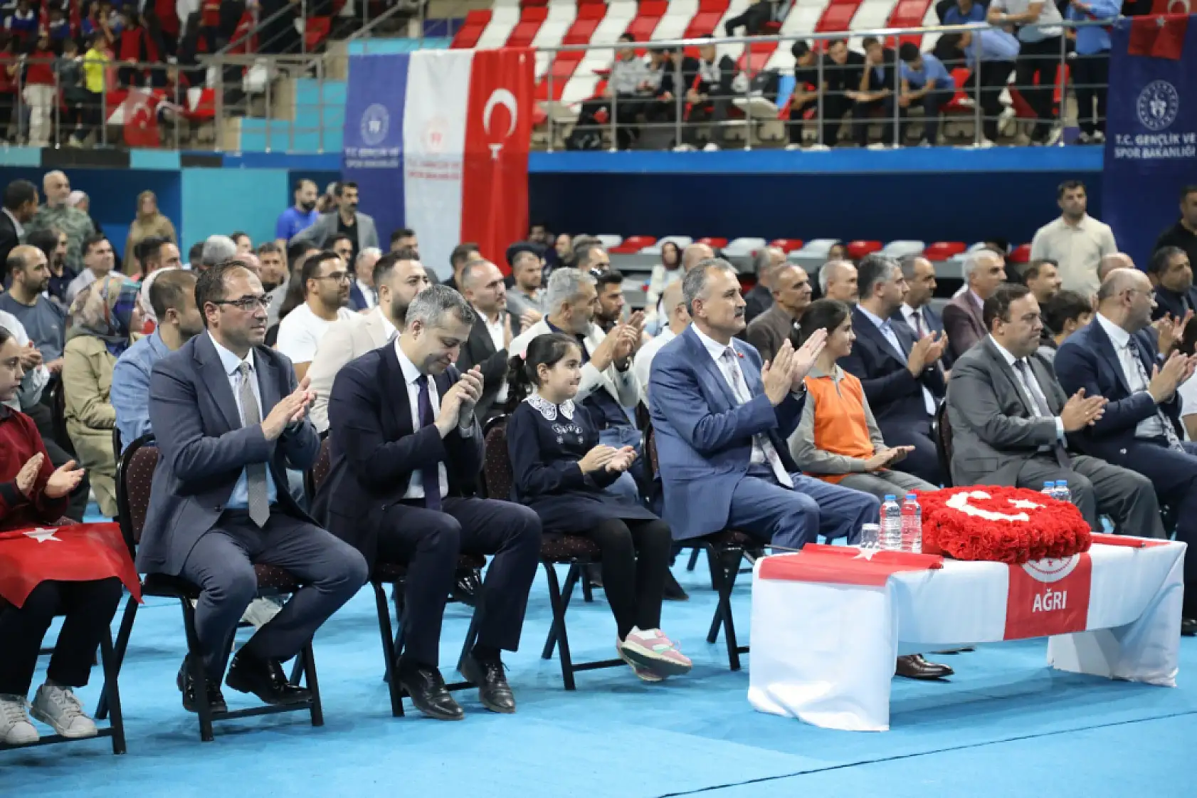 Ağrı'da 171 okula 22 bin 200 parça spor malzemesi dağıtıldı