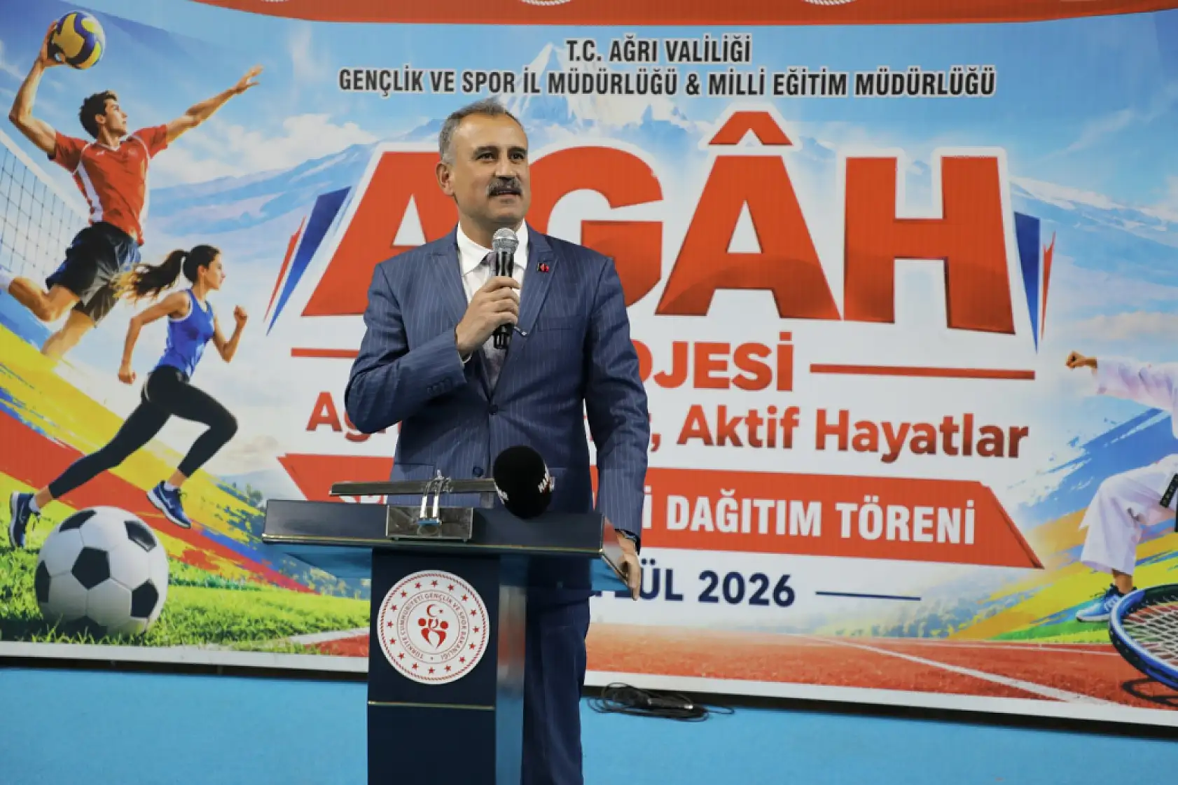 Ağrı'da 171 okula 22 bin 200 parça spor malzemesi dağıtıldı