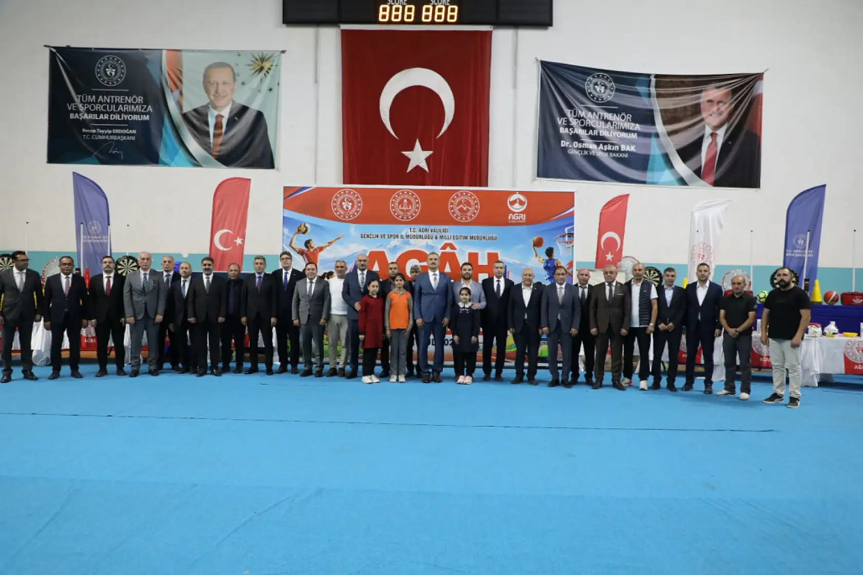 Ağrı'da 171 okula 22 bin 200 parça spor malzemesi dağıtıldı