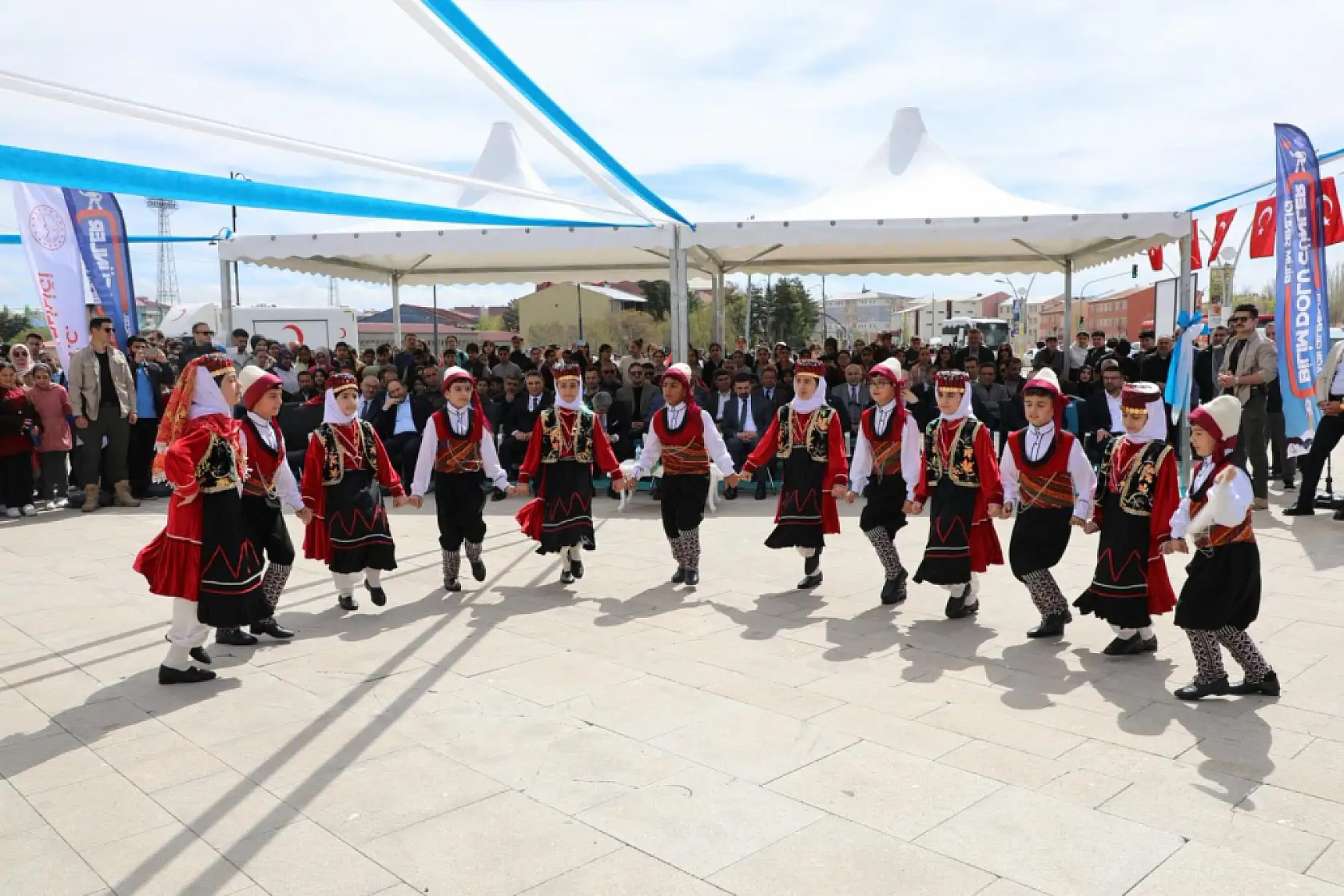 Ağrı'da 'Bilim Dolu Günler' şenliği başladı