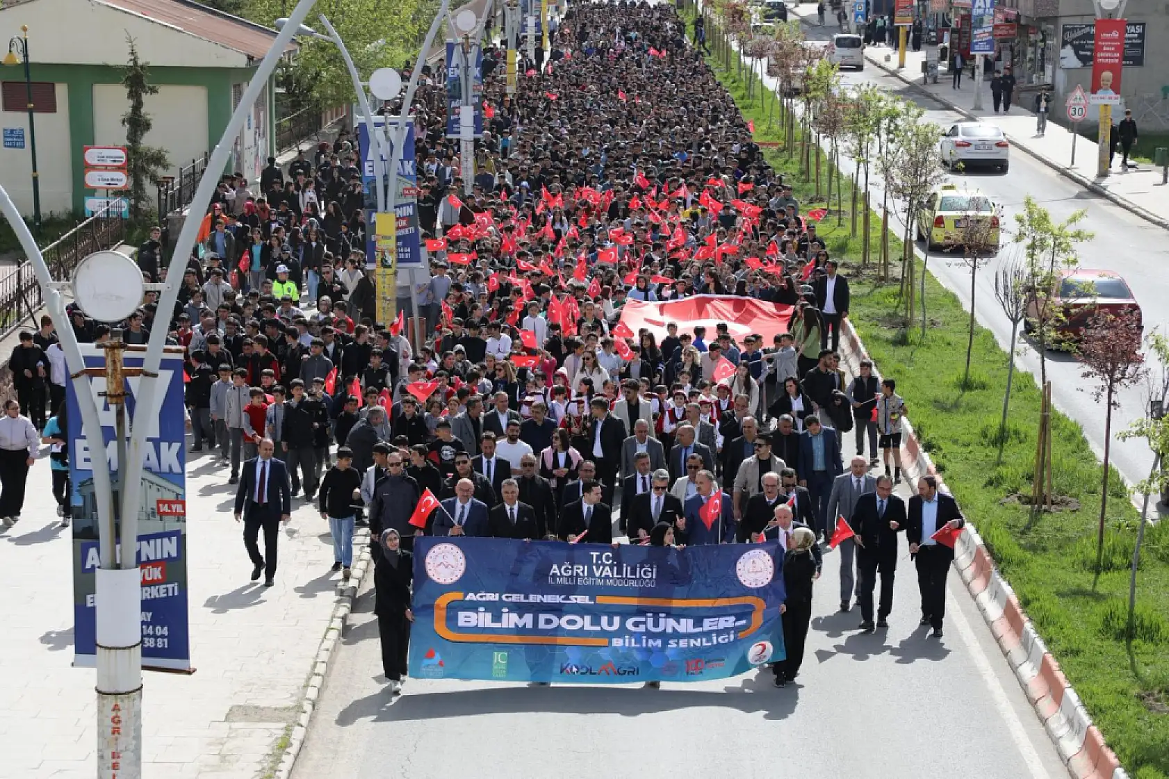 Ağrı'da 'Bilim Dolu Günler' şenliği başladı