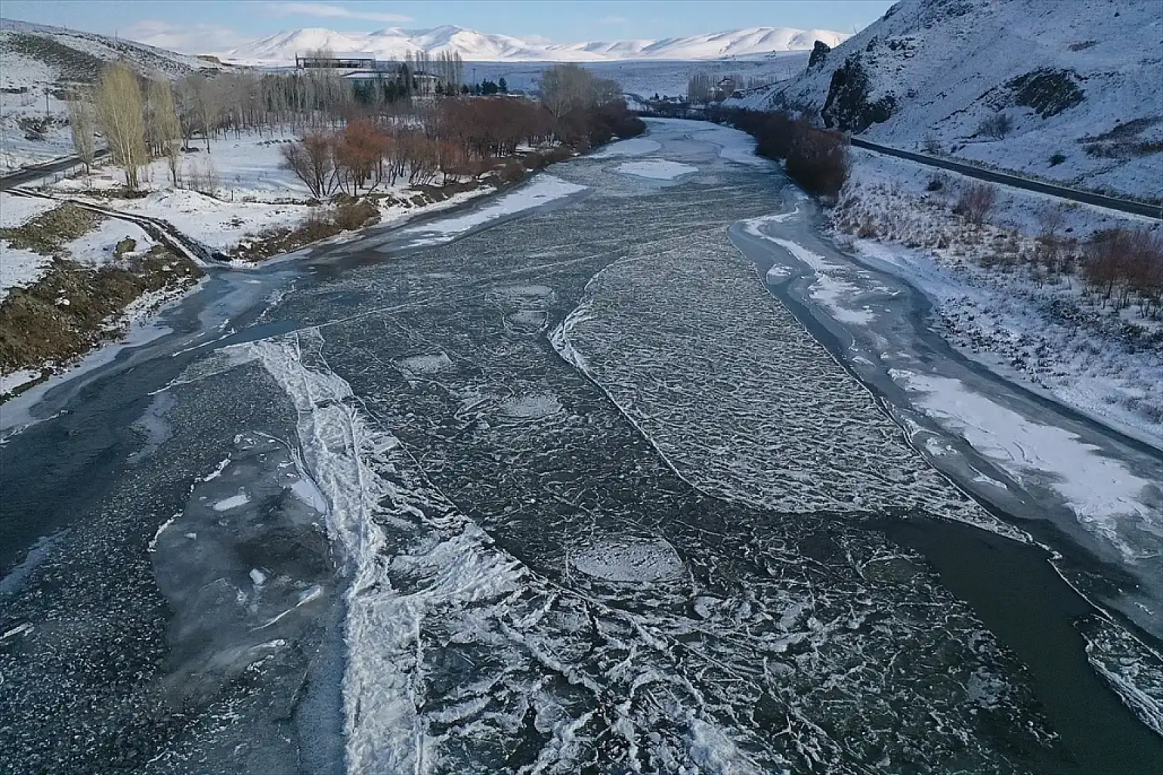 Ağrı'da Aralık ayı tersine döndü: Geçen yıl kar vardı, bu yıl güneş ısıttı
