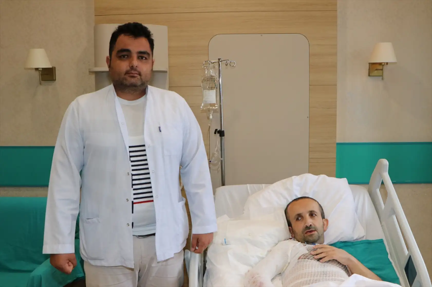 Ağrı'da banyo yaparken epilepsi nöbeti geçiren hastanın kolu kesilmekten kurtarıldı