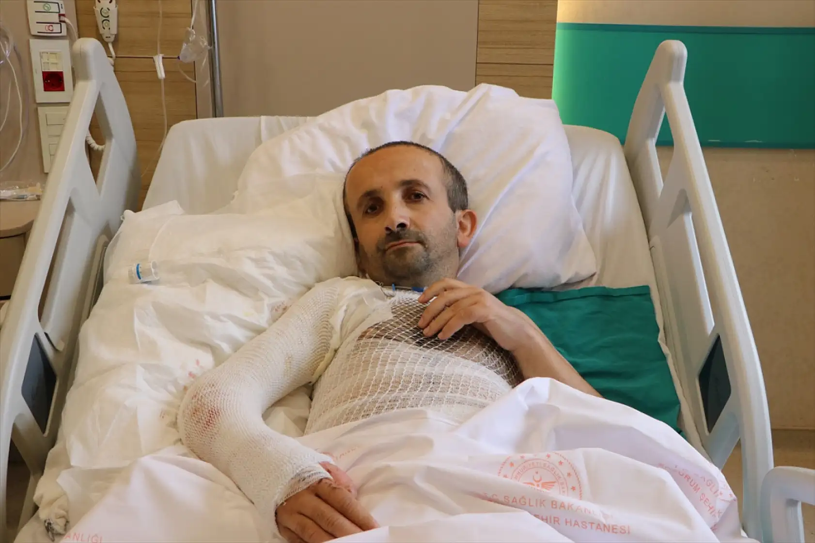 Ağrı'da banyo yaparken epilepsi nöbeti geçiren hastanın kolu kesilmekten kurtarıldı