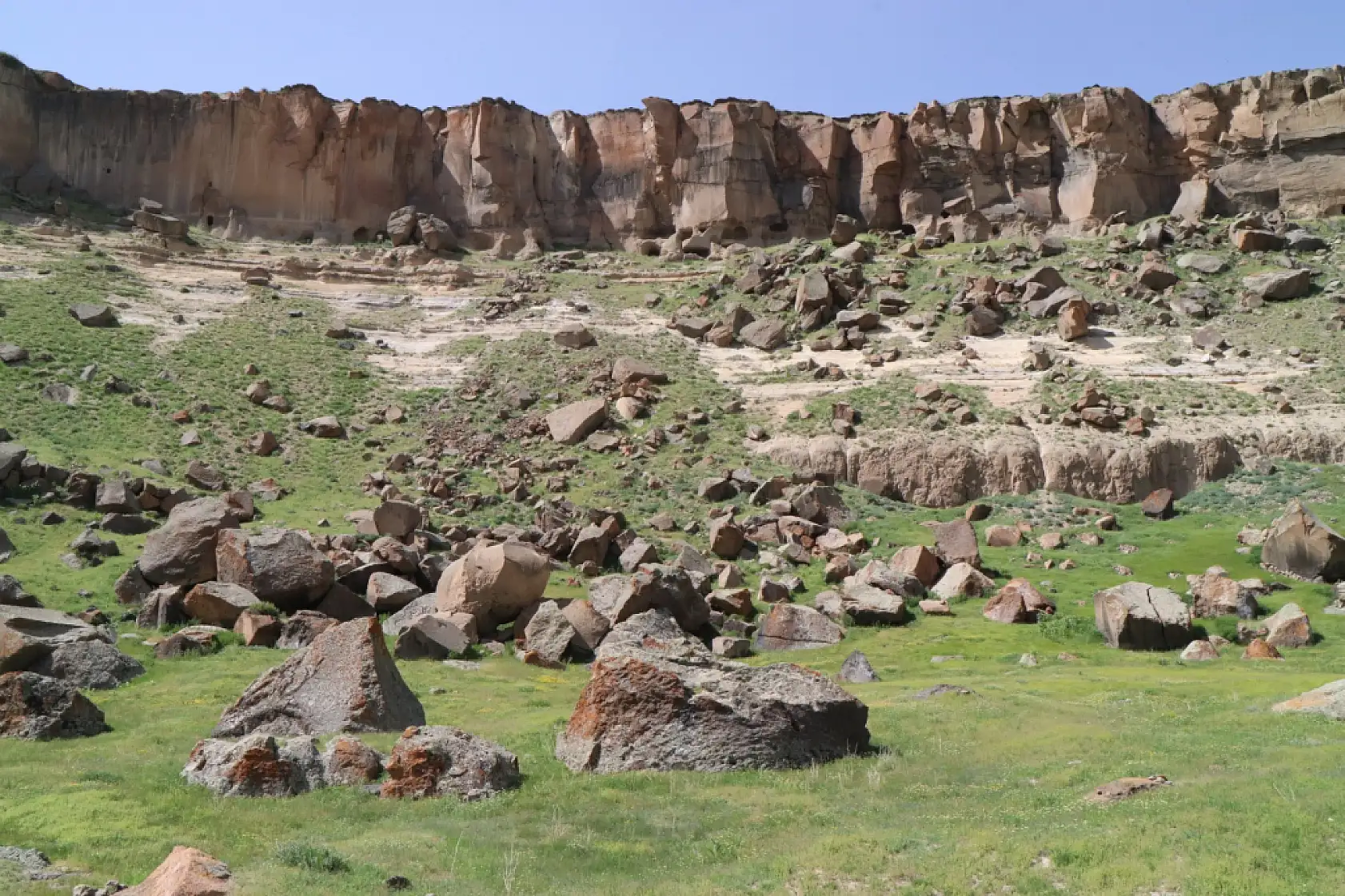 Meya mağaraları: Taşların arasına gizlenmiş bin yıllık miras