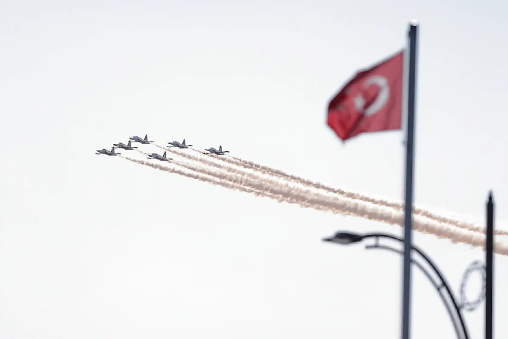 19 Mayıs'ta gökyüzünde dev Türk bayrağı hayran bıraktı